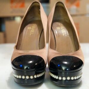 CHANEL Platform Pearl Leather Black and Brown Pumps
